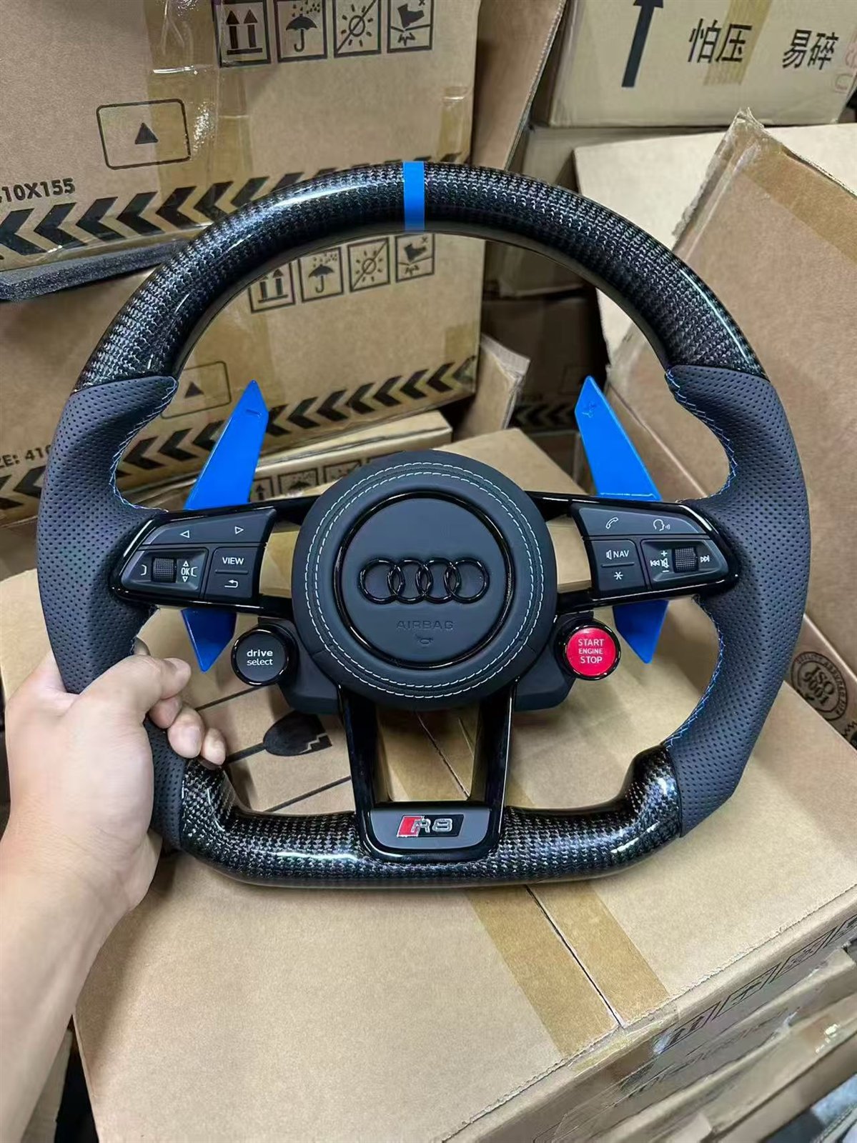 Carbon-Lenkrad Audi im RS-Design – Carbon mit blauer Markierung und blauen Schaltwippen