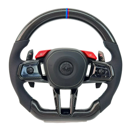 BMW M-Lenkrad im neuen Design mit Carbon, perforiertem Leder, M-Farbstreifen und roten M-Tasten