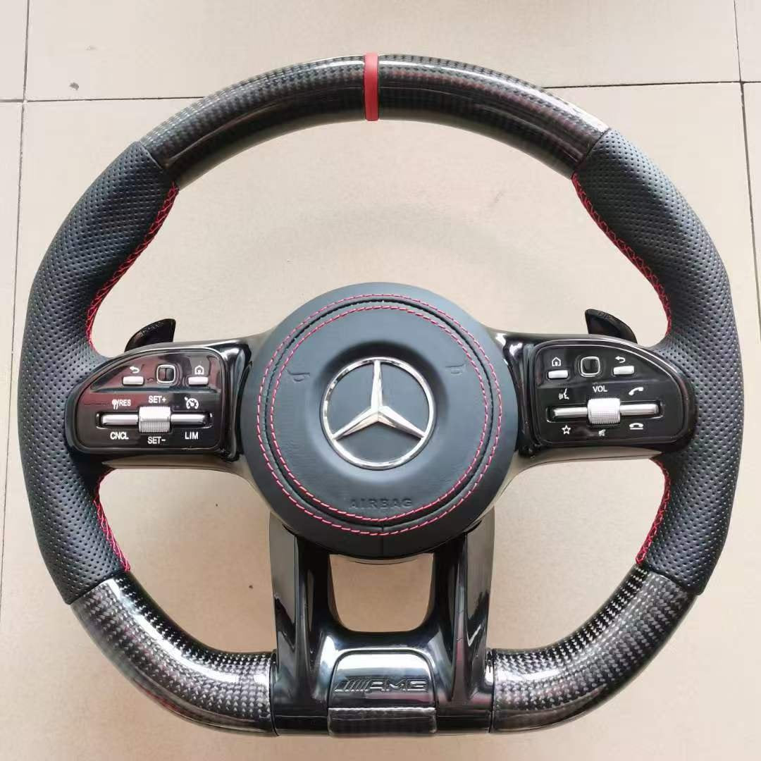 Carbon-Lenkrad Mercedes-Benz im AMG-Design – Carbon oben und unten mit perforiertem Leder, rote Naht