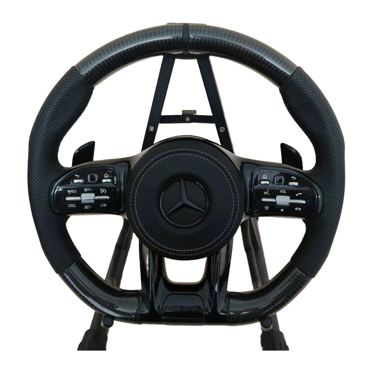 Mercedes-AMG Sportlenkrad mit mattem Carbon, perforiertem Leder und schwarzen Touch-Control-Tasten