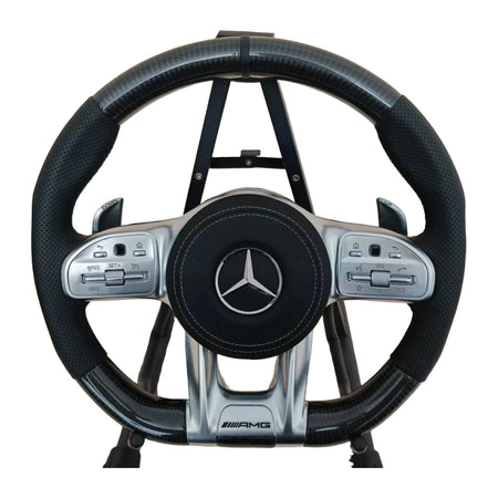 Mercedes-AMG Sportlenkrad mit mattem Carbon, perforiertem Leder und silbernen Touch-Control-Tasten
